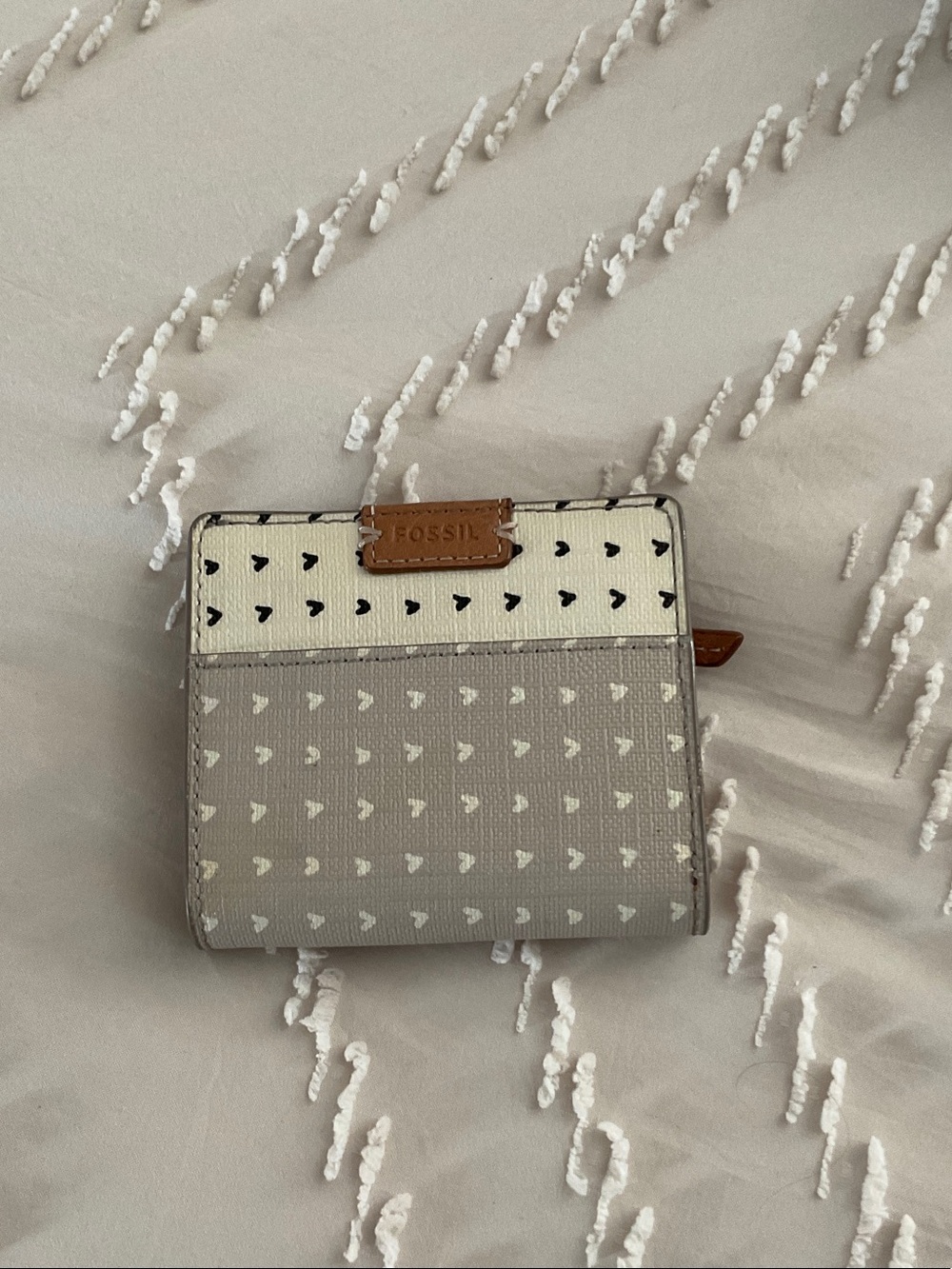 Fossil Two-Tone Beige & Cream Heart Pattern Wallet
